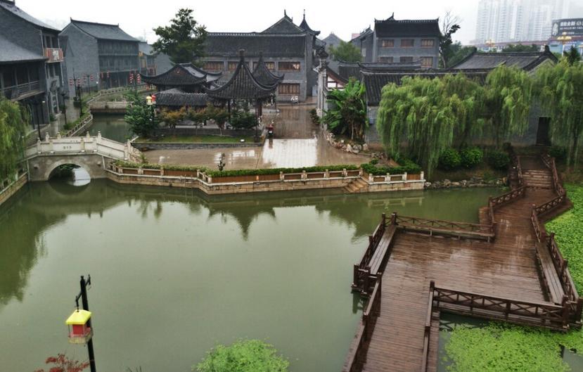 逃离洁白的宾馆